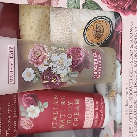 Made in Italy Rose Bouquet Shea butter & Natural Extract Box Set Brand New - Picture 4 of 10